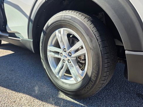 Used 2023 Ford Explorer XLT w/ Equipment Group 202A image 15