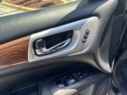 Used 2019 Nissan Pathfinder Platinum AWD/4WD image 21