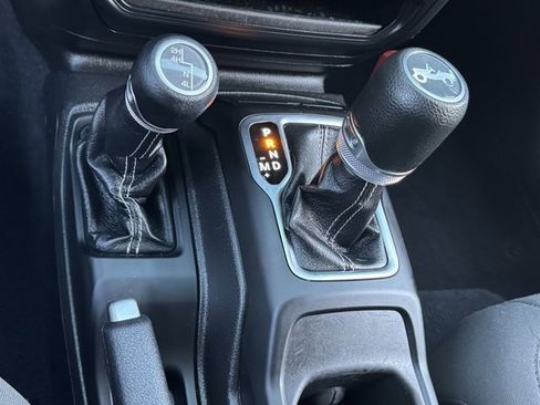 Used 2019 Jeep Wrangler Unlimited Sahara image 30