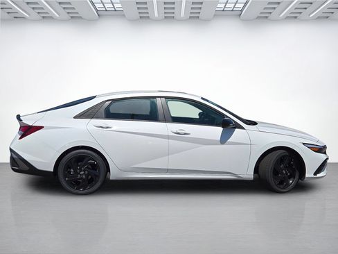 New 2026 Hyundai Elantra SEL Sport FWD image 4