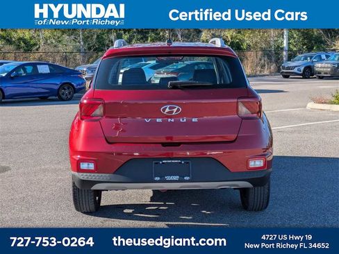 Certified 2024 Hyundai Venue Limited image 4
