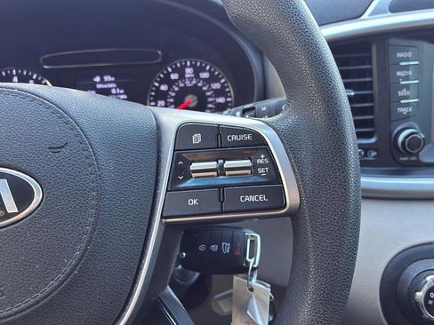 Used 2020 Kia Sorento LX image 34