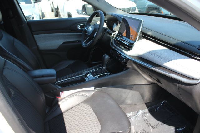 Used 2024 Jeep Compass Latitude AWD/4WD image 32