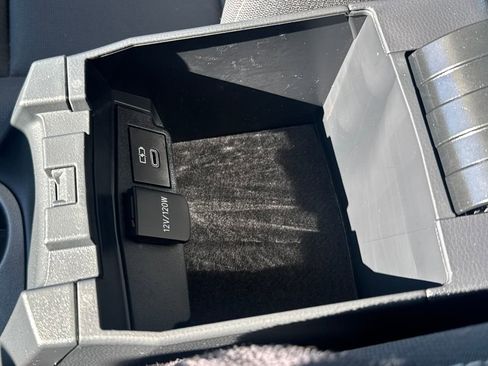 Used 2025 Toyota Corolla LE image 27