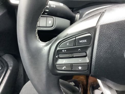 Certified 2025 Hyundai Venue SEL FWD image 20