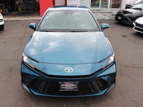 Used 2025 Toyota Camry SE image 9