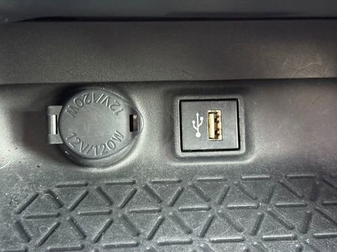 Used 2023 Toyota RAV4 XLE AWD/4WD image 9