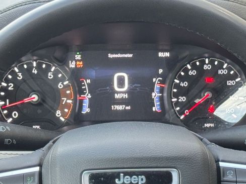Used 2025 Jeep Compass Limited image 40