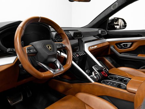Used 2019 Lamborghini Urus image 8