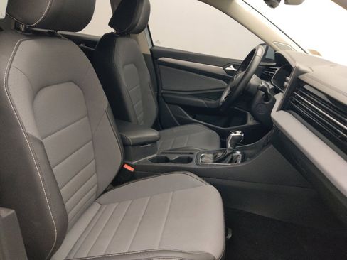 Used 2025 Volkswagen Jetta SE FWD image 21
