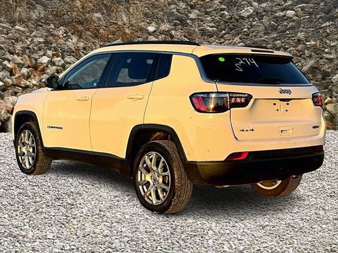 Used 2022 Jeep Compass Latitude image 10