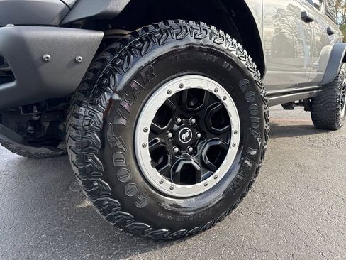 Used 2021 Ford Bronco Badlands image 2