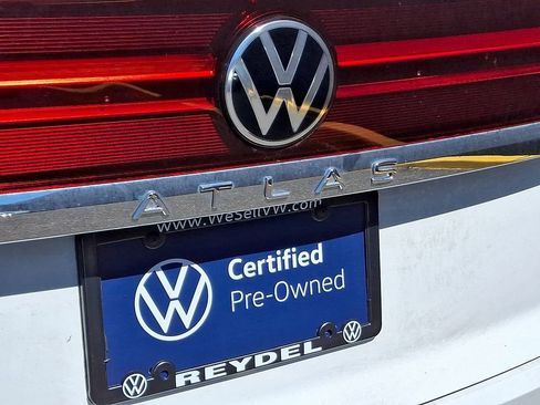 Certified 2025 Volkswagen Atlas Cross Sport SE w/ Panoramic Sunroof Package AWD/4WD image 30