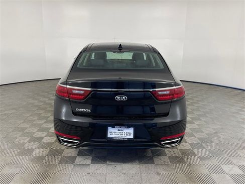 Certified 2017 Kia Cadenza Premium w/ Luxury Package image 23