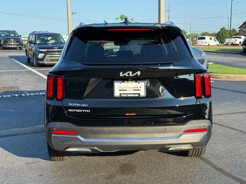 New 2025 Kia Sorento S image 4