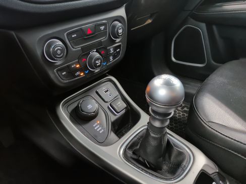 Used 2019 Jeep Compass Latitude w/ Cold Weather Group AWD/4WD image 24