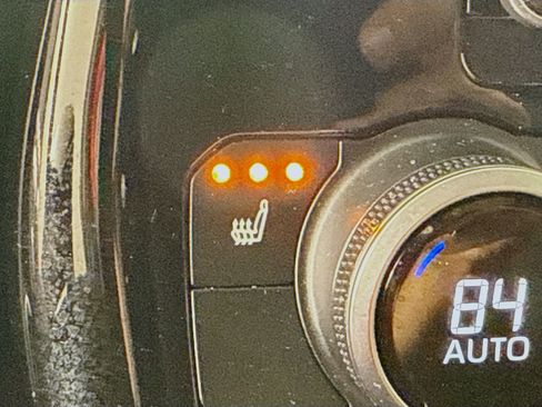 Certified 2023 Toyota Highlander XLE image 21