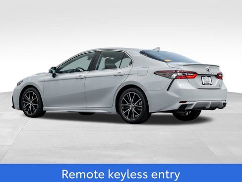 Used 2022 Toyota Camry SE AWD/4WD image 5