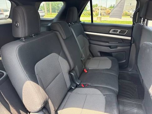 Used 2016 Ford Explorer XLT w/ Equipment Group 201A AWD/4WD image 12