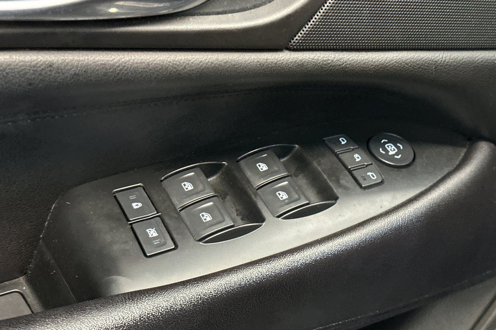 Used 2016 Cadillac Escalade Premium RWD image 12