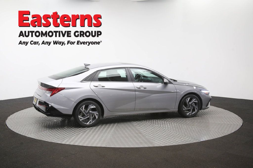 Used 2025 Hyundai Elantra SEL FWD image 48