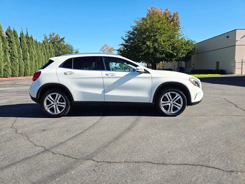 Used 2017 Mercedes-Benz GLA 250 4MATIC image 4