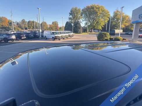 Used 2022 GMC Sierra 1500 AT4 w/ AT4 Preferred Package image 11