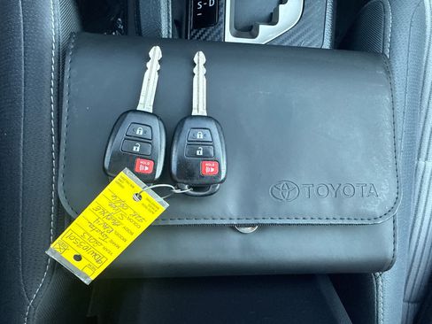 Used 2013 Toyota RAV4 XLE AWD/4WD image 25