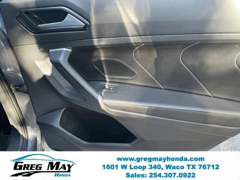 Used 2024 Volkswagen Tiguan SE w/ Panoramic Sunroof Package FWD image 28