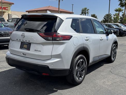 Used 2024 Nissan Rogue SV AWD/4WD image 6