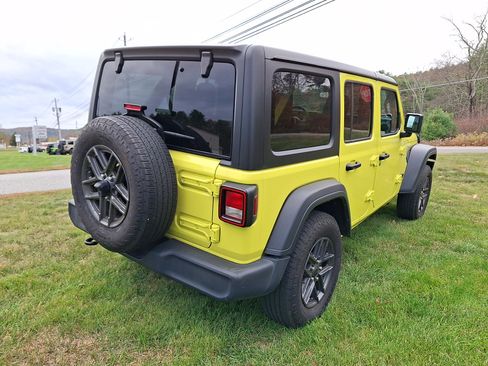 Used 2024 Jeep Wrangler Sport S image 11