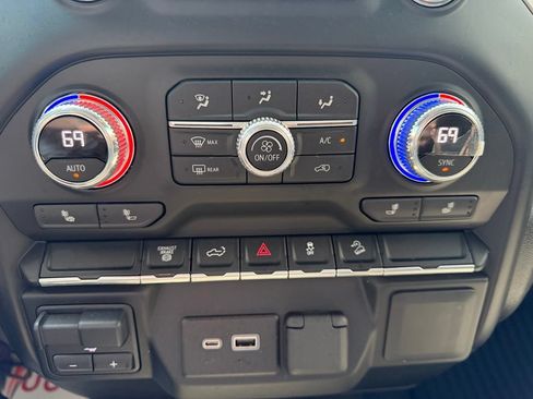Used 2021 GMC Sierra 2500 SLE w/ SLE Value Package; AWD/4WD image 12