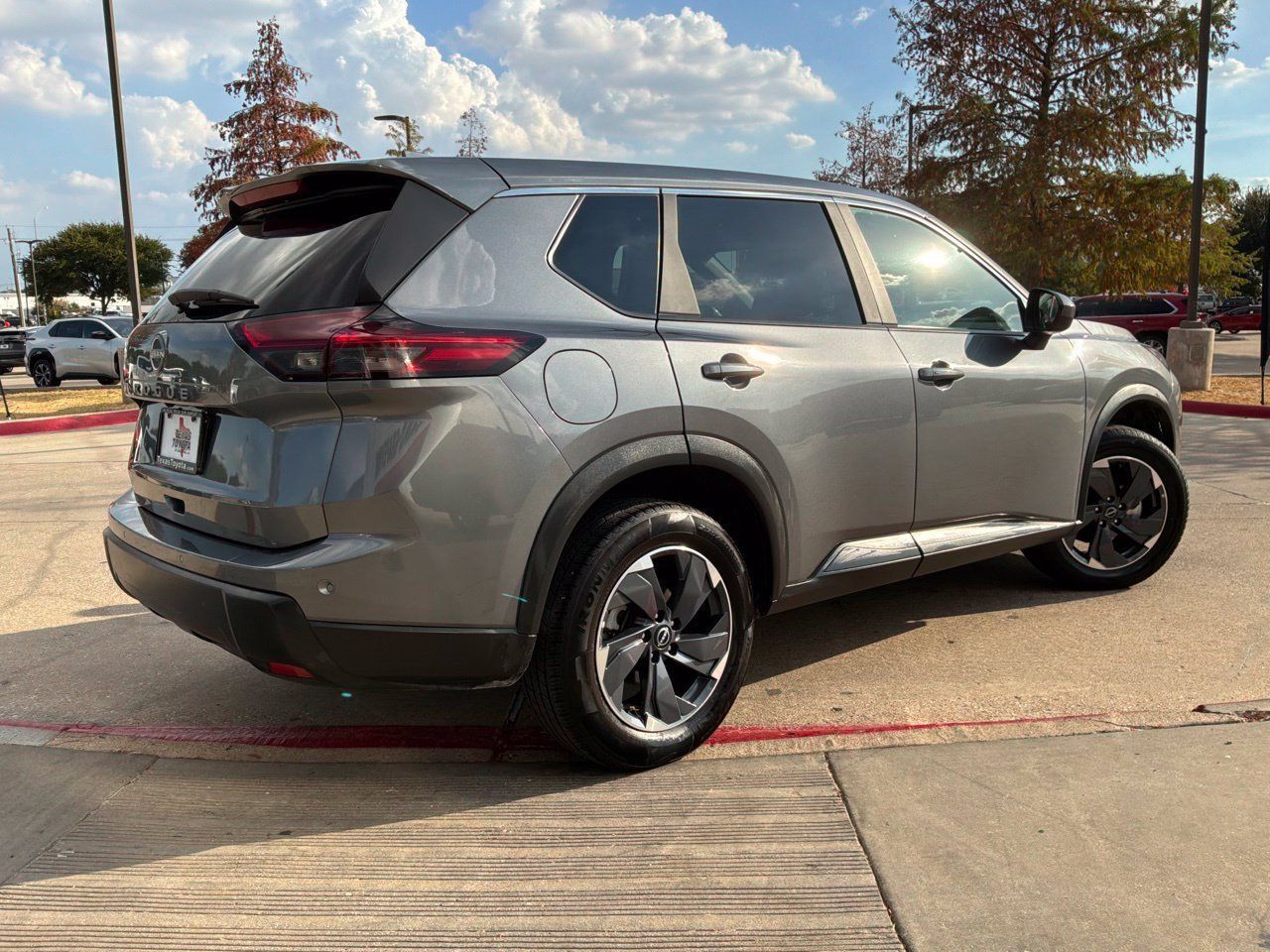 Used 2025 Nissan Rogue SV FWD image 6