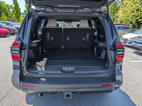 Used 2025 Toyota 4Runner SR5 AWD/4WD image 13