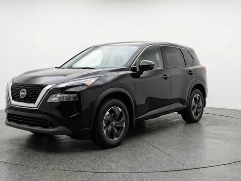 Used 2025 Nissan Rogue SV image 3