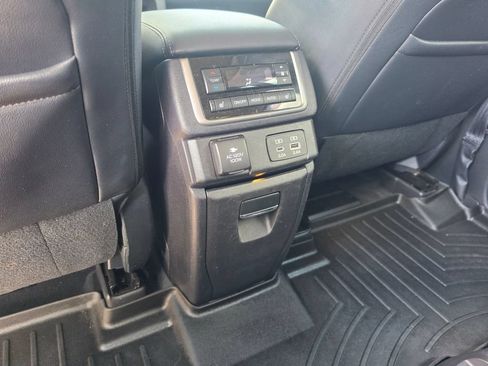 Used 2023 Subaru Ascent Touring AWD/4WD image 34