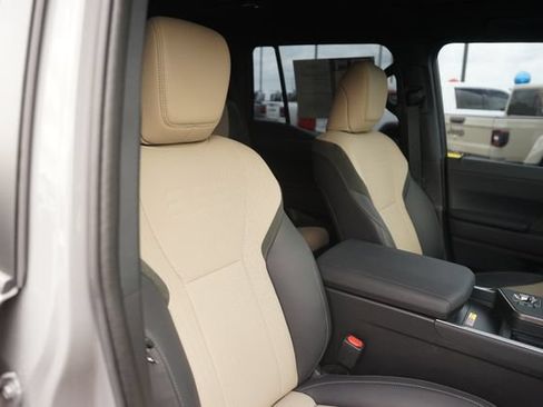 Used 2025 Lexus GX 550 AWD/4WD image 20