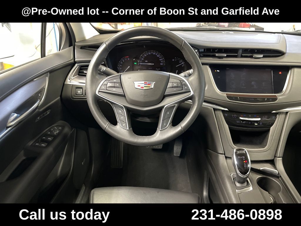 Used 2017 Cadillac XT5 Luxury w/ Driver Awareness Package AWD/4WD image 17
