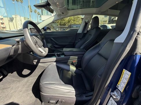 Used 2020 Tesla Model 3 Standard Range image 10