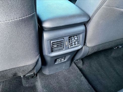 Used 2025 Toyota RAV4 XLE AWD/4WD image 28