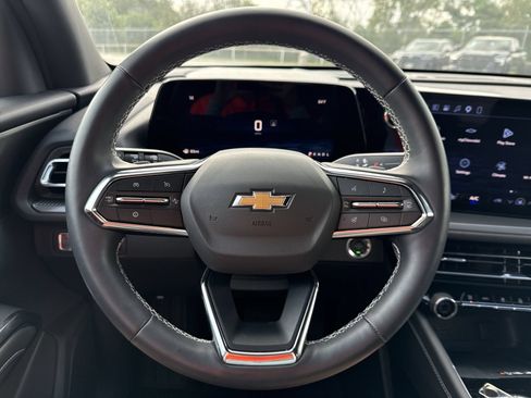 Used 2026 Chevrolet Traverse LT w/ Driver Confidence Package FWD image 11