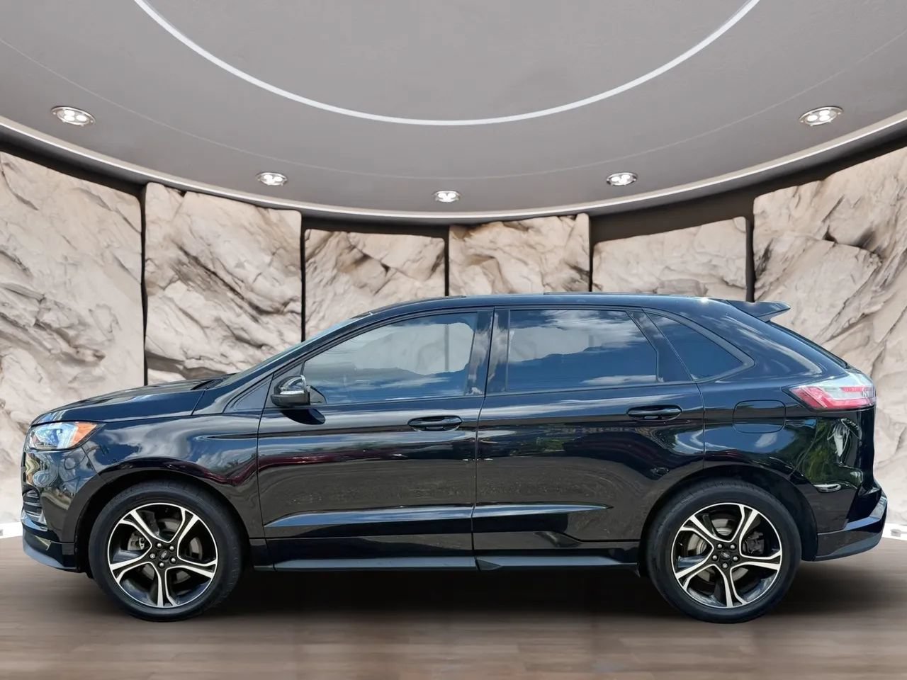 Used 2019 Ford Edge ST w/ Convenience Package AWD/4WD image 4