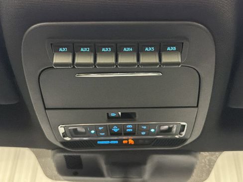 Used 2026 Ford F450 Platinum w/ FX4 Off-Road Package AWD/4WD image 22