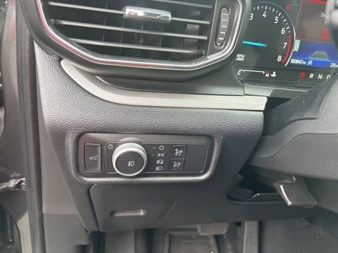 Used 2020 Ford Explorer XLT w/ Equipment Group 202A AWD/4WD image 22