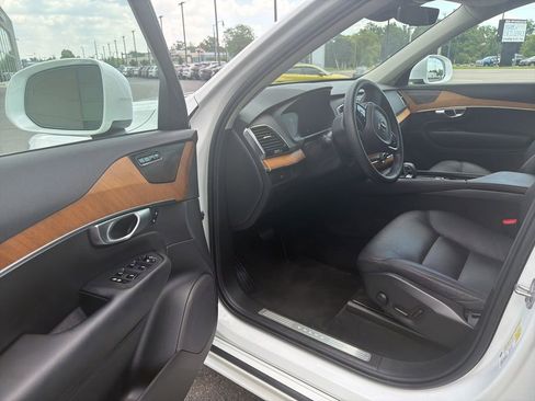 Used 2024 Volvo XC90 B5 Plus w/ Protection Package Premier AWD/4WD image 9