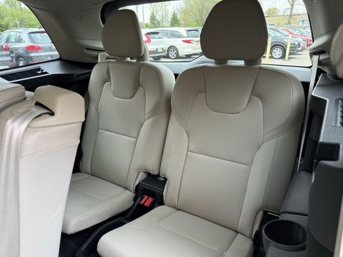 Used 2018 Volvo XC90 T5 Momentum w/ Convenience Package AWD/4WD image 15