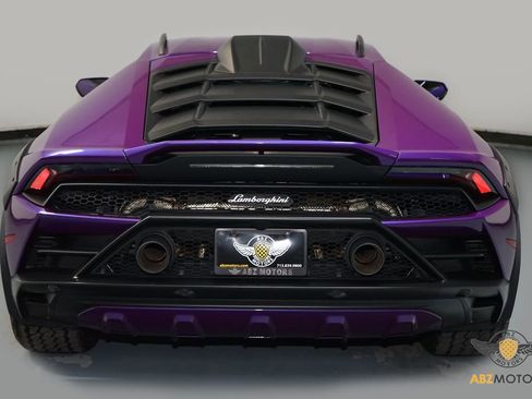 Used 2024 Lamborghini Huracan Sterrato image 8