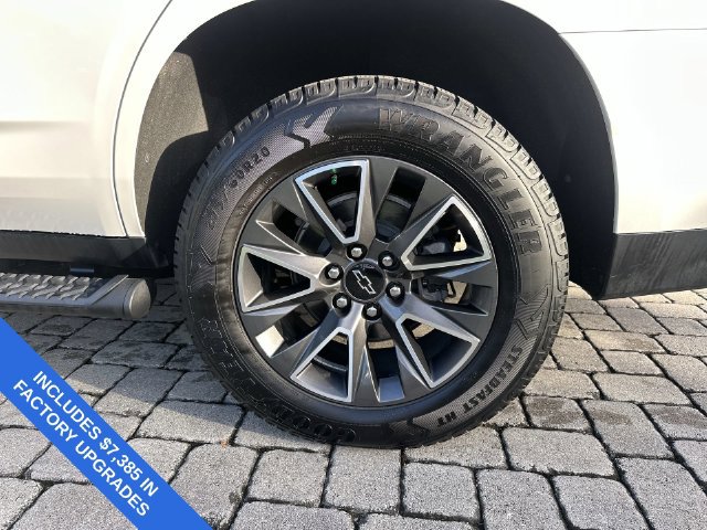 Used 2024 Chevrolet Tahoe Z71 w/ Luxury Package AWD/4WD image 11