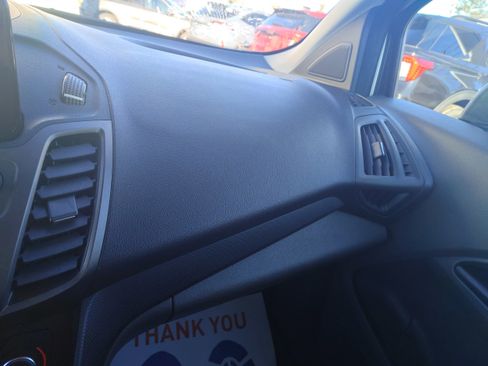 Used 2022 Ford Transit Connect XLT image 16