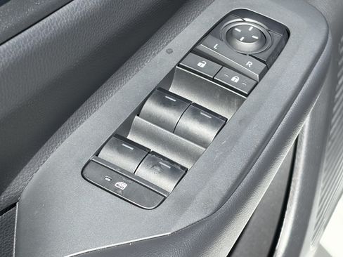 Certified 2025 Toyota Prius Plug-In Hybrid FWD image 29